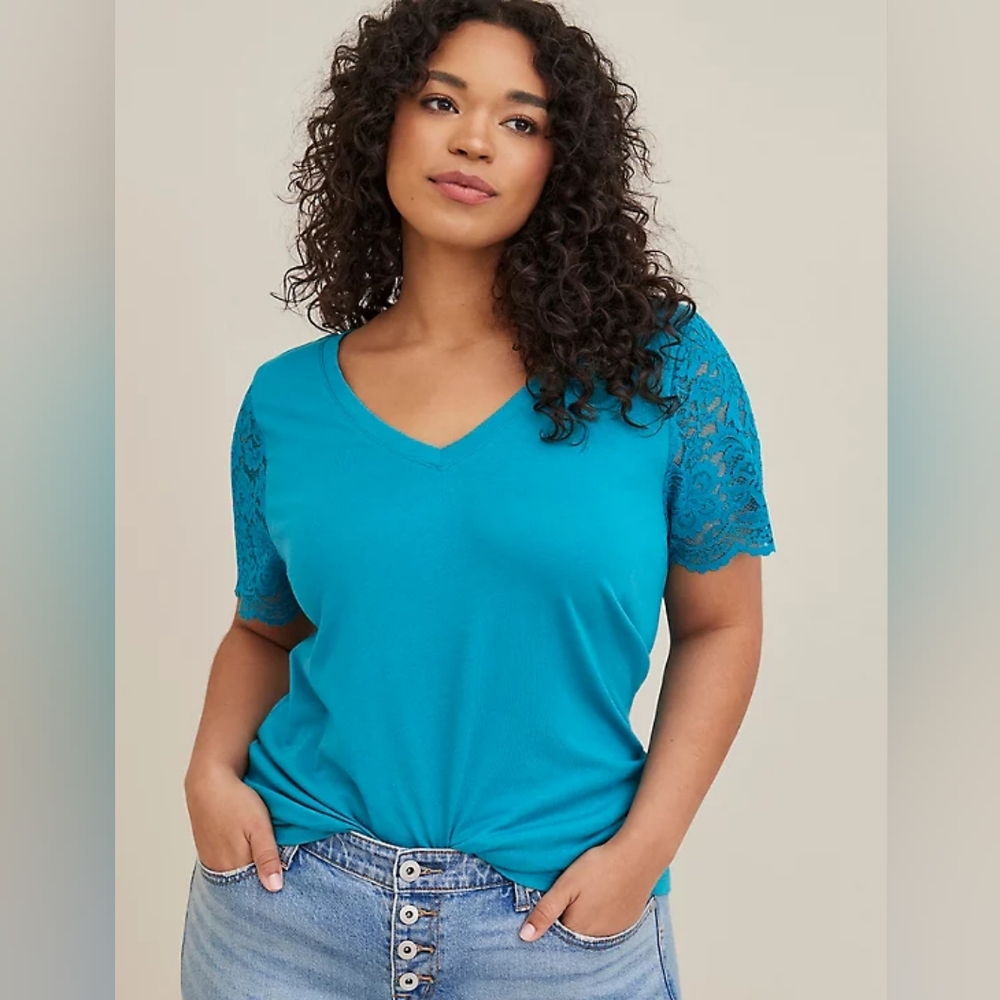 CLASSIC FIT COTTON-BLEND V-NECK LACE SLEEVE TEE (D4-8)